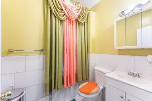 92 N 19th St, East Orange, NJ 07017 - Photo 16