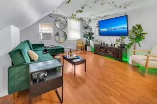 564 Hudson Ave, Weehawken, NJ 07086 - Photo 2