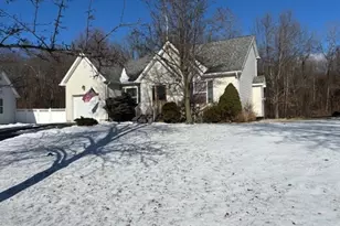 8 Holly Dr, Hamburg, NJ 07419 - Photo 1