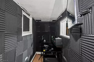 8 Treacy Ave, Newark, NJ 07108 - Photo 6