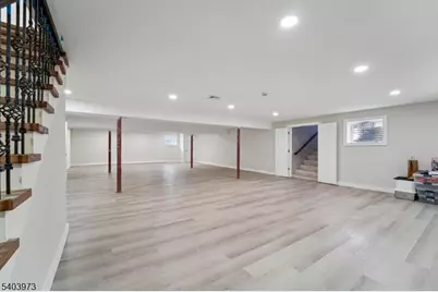 24 Holmes Ln, Wayne Twp., NJ 07470 - Photo 32