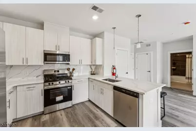 140 W Webster Ave #214, Roselle Park, NJ 07204 - Photo 4