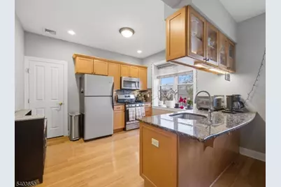 28A Gates Ave #A, Summit, NJ 07901 - Photo 6