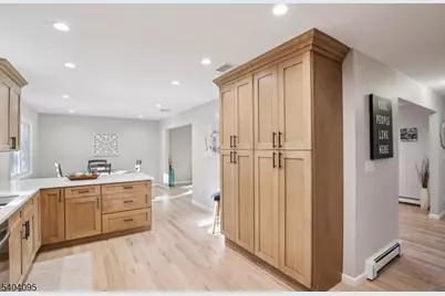 24 Arapaho Trl, Sparta Township, NJ 07871 - Photo 12