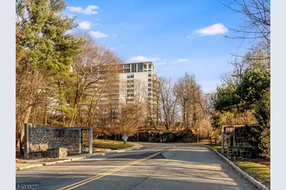 2 Claridge Dr #8IE, Verona Twp., NJ 07044 - Photo 2