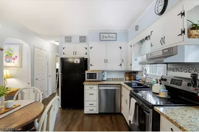 413 Diggles Pl, Vernon, NJ 07422 - Photo 4