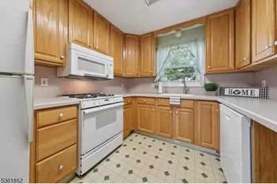 578 Winchester Ave, Union Township, NJ 07083 - Photo 14