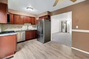 265 Spruce Ct, Raritan Township, NJ 08822 - Photo 2