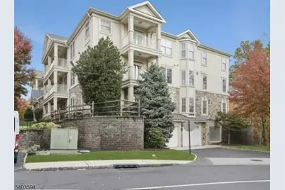 811 Holly Ln #811, Cedar Grove, NJ 07009 - Photo 2