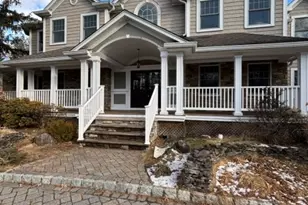 124 Coopers Ln, River Vale Township, NJ 07675 - Photo 2