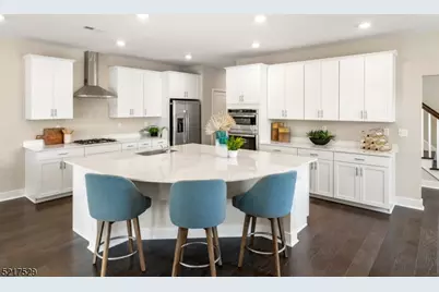 27 Eastwood Ter #27, East Hanover Township, NJ 07936 - Photo 6