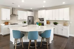 27 Eastwood Ter, East Hanover Township, NJ 07936 - Photo 6