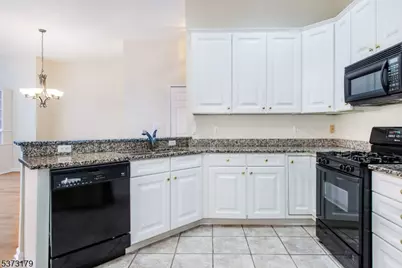 511 Four Seasons Dr #511, Wayne, NJ 07470 - Photo 10