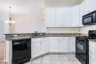 511 4 Seasons Dr, Wayne, NJ 07470 - Photo 10