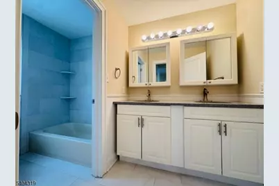 46 Elmwood Dr, Livingston, NJ 07039 - Photo 16