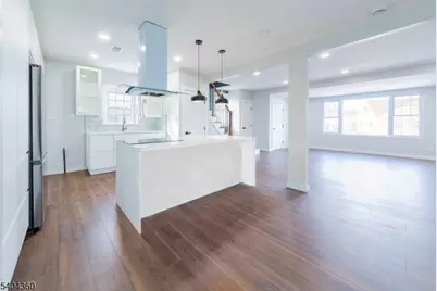 34 Kearney St, Lyndhurst Township, NJ 07071 - Photo 4