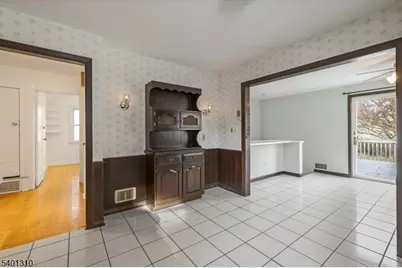 348 Roosevelt Ln, Kenilworth, NJ 07033 - Photo 4