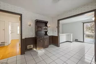 348 Roosevelt Ln, Kenilworth, NJ 07033 - Photo 4