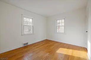 348 Roosevelt Ln, Kenilworth, NJ 07033 - Photo 8