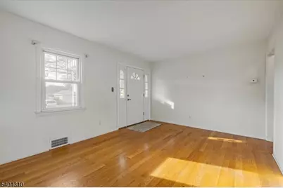 348 Roosevelt Ln, Kenilworth, NJ 07033 - Photo 2