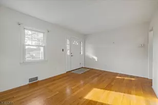 348 Roosevelt Ln, Kenilworth, NJ 07033 - Photo 2