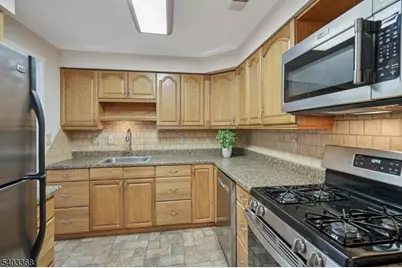 131 Sunrise Dr, Hanover Township, NJ 07981 - Photo 4