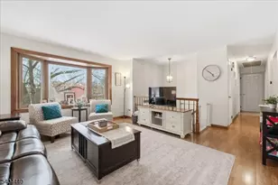 8 Village Ct, Flemington, NJ 08822 - Photo 4