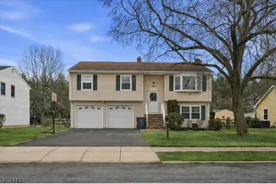 8 Village Ct, Flemington, NJ 08822 - Photo 2