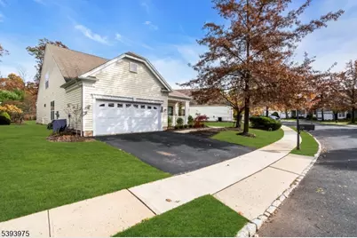236 Knollcrest Ct, Franklin Township, NJ 08873 - Photo 4