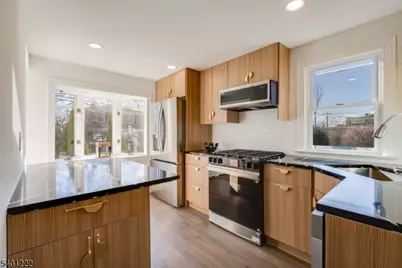 21 Lombardy Pl, Maplewood, NJ 07040 - Photo 12