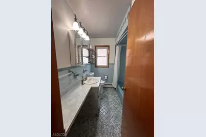 40 Scoles Ave #2, Clifton, NJ 07012 - Photo 4