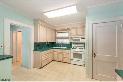 32 Walker Ave, Morristown, NJ 07960 - Photo 14