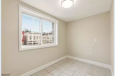 221 Wilkinson Ave, Jersey City, NJ 07305 - Photo 32