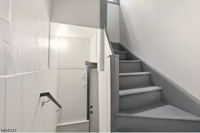 221 Wilkinson Ave, Jersey City, NJ 07305 - Photo 24