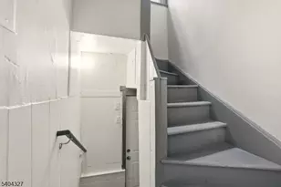 221 Wilkinson Ave, Jersey City, NJ 07305 - Photo 24