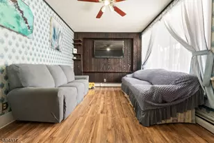 392 Lincoln St, Phillipsburg, NJ 08865 - Photo 2