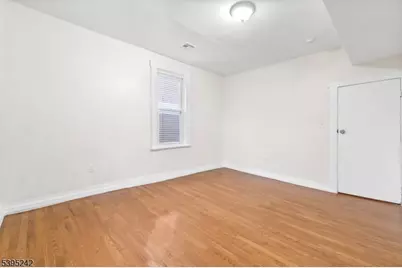 366 Badger Ave, Newark, NJ 07112 - Photo 14