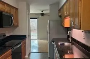 129 Hampton Ct, Franklin Township, NJ 08873 - Photo 4