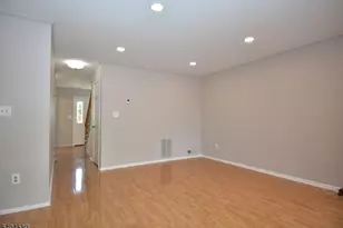 129 Hampton Ct, Franklin Township, NJ 08873 - Photo 12