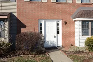 129 Hampton Ct, Franklin Township, NJ 08873 - Photo 2