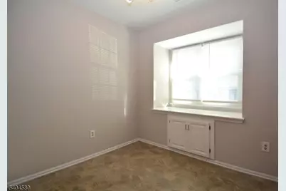 129 Hampton Ct, Franklin Township, NJ 08873 - Photo 4