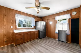 110 Mine St, Raritan Township, NJ 08822 - Photo 10