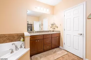 319 Regency Pl, Woodbridge Township, NJ 07095 - Photo 12