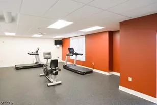 319 Regency Pl, Woodbridge Township, NJ 07095 - Photo 18