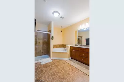 319 Regency Pl #319, Woodbridge Township, NJ 07095 - Photo 8