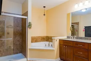 319 Regency Pl, Woodbridge Township, NJ 07095 - Photo 8