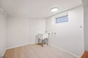 21 Eastern Pkwy, Newark, NJ 07106 - Photo 32