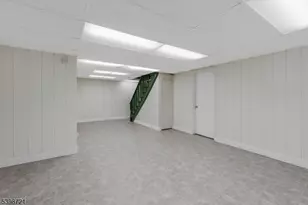 211 Reaville Rd, Raritan Township, NJ 08822 - Photo 32