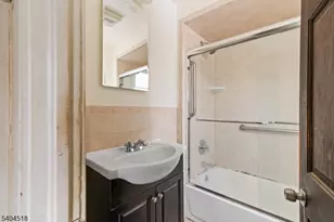 354 Hayward St, Orange, NJ 07050 - Photo 16