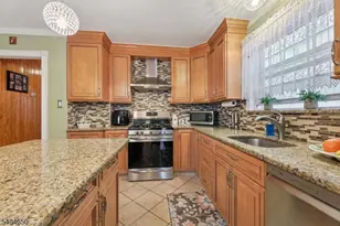 391 Ave E, Bayonne, NJ 07002 - Photo 14